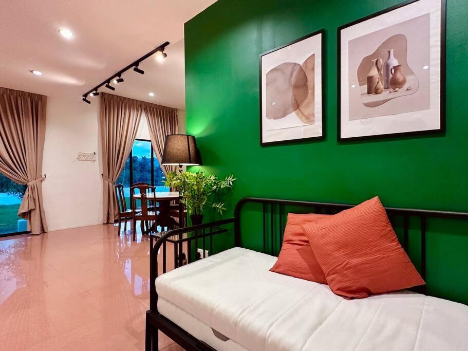 Beachside Antique Villa@14 Pax Holiday home *