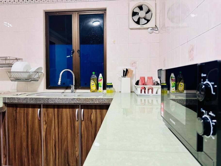 Beachside Antique Villa@14 Pax Holiday home George Town