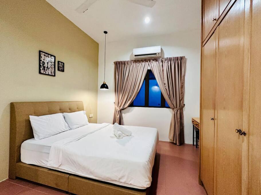 Beachside Antique Villa@14 Pax Holiday home *