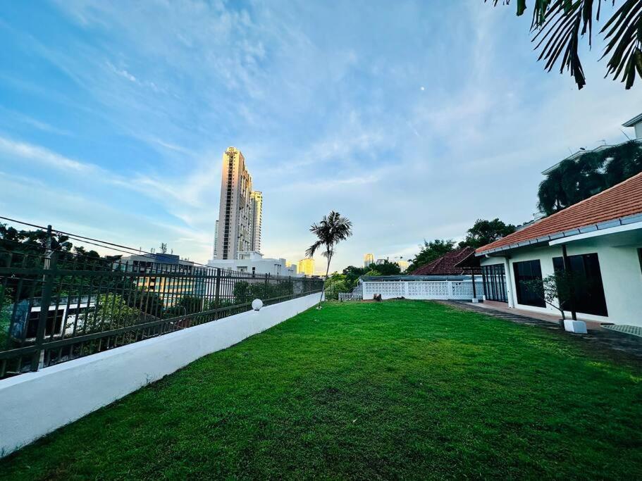 Holiday home Beachside Antique Villa@14 Pax George Town