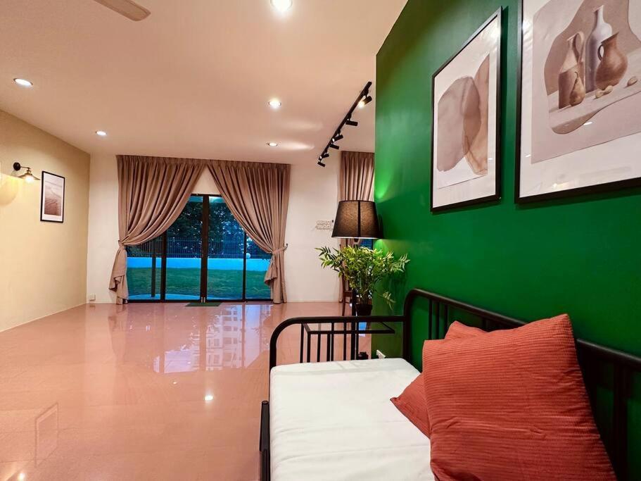 Holiday home Beachside Antique Villa@14 Pax George Town