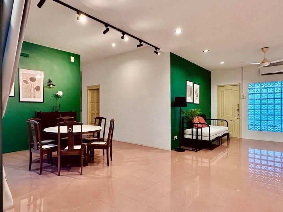 Beachside Antique Villa@14 Pax *