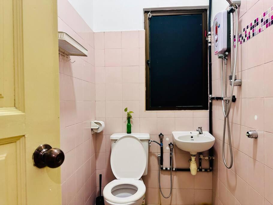 Beachside Antique Villa@14 Pax * George Town