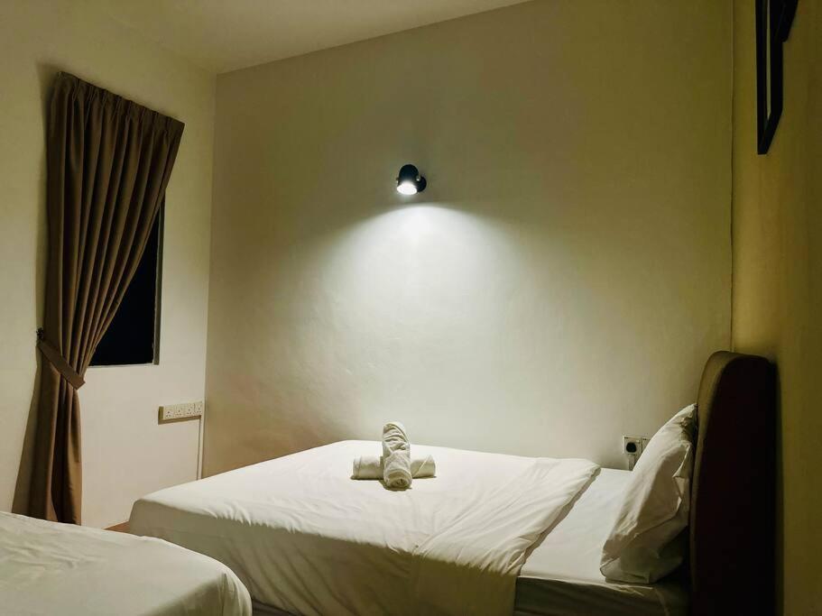 Beachside Antique Villa@14 Pax George Town