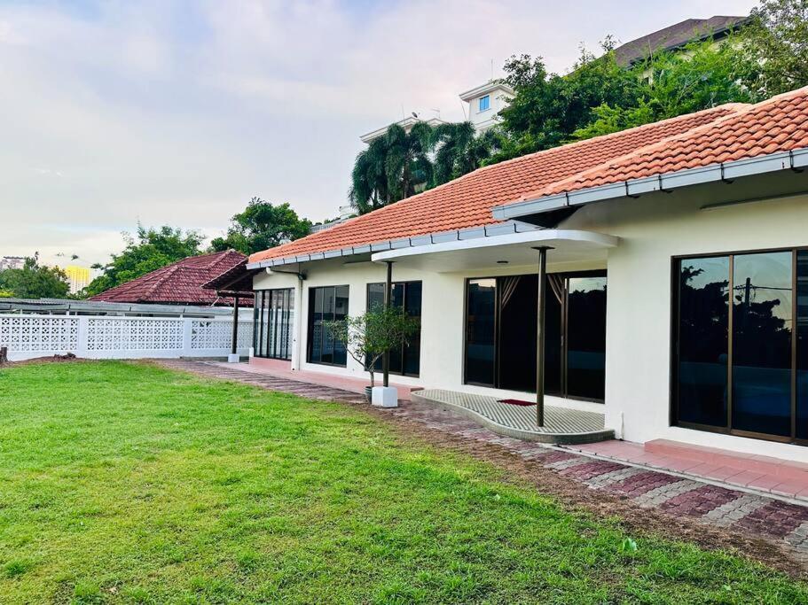 Beachside Antique Villa@14 Pax *