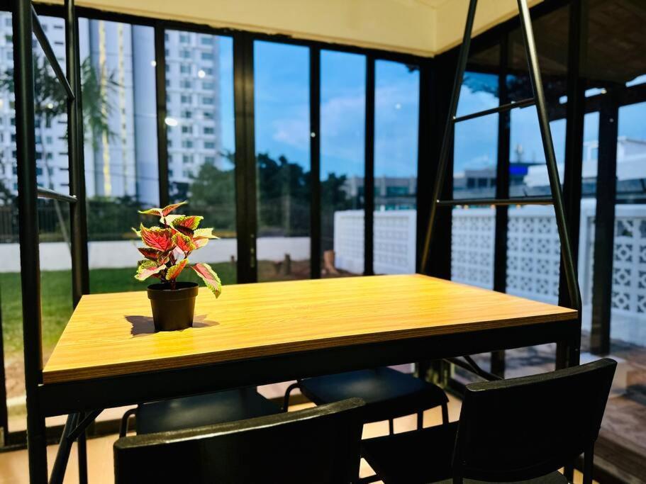 Beachside Antique Villa@14 Pax * George Town