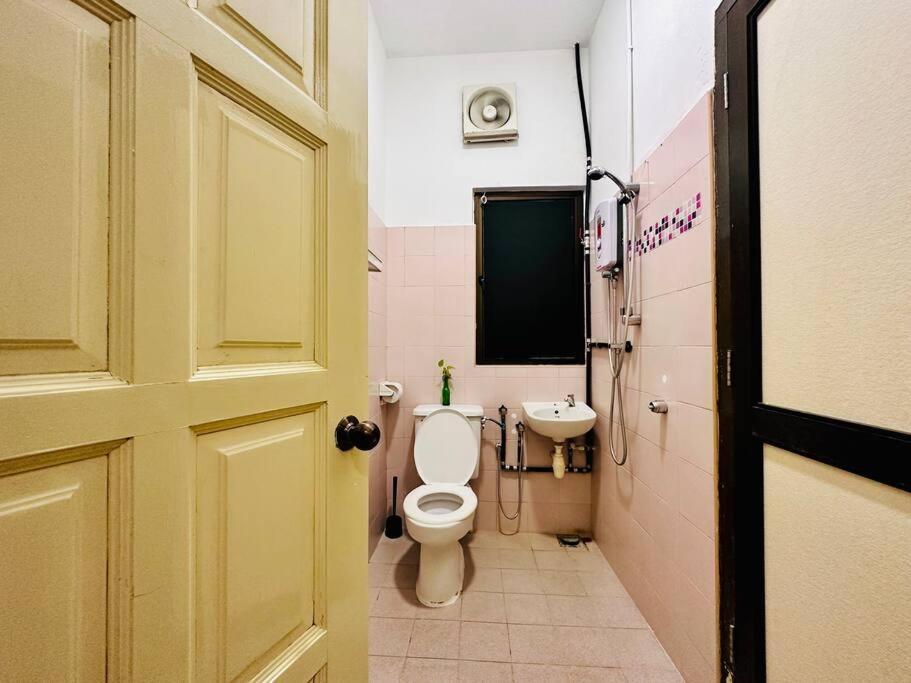 Holiday home Beachside Antique Villa@14 Pax George Town