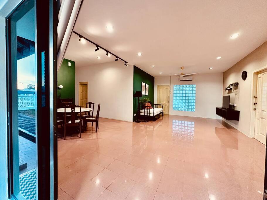 Holiday home Beachside Antique Villa@14 Pax *
