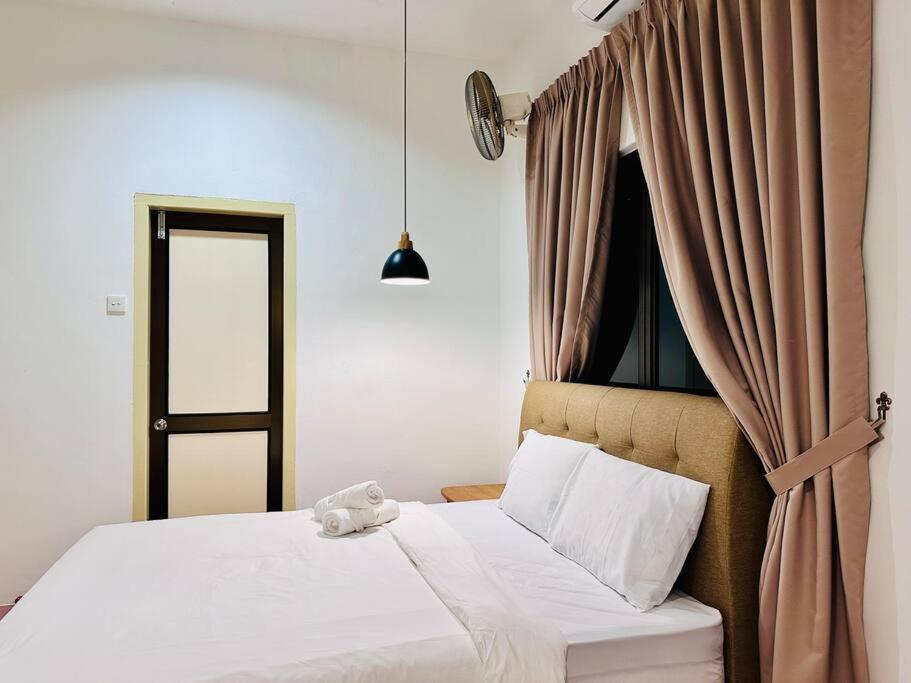 Holiday home Beachside Antique Villa@14 Pax George Town