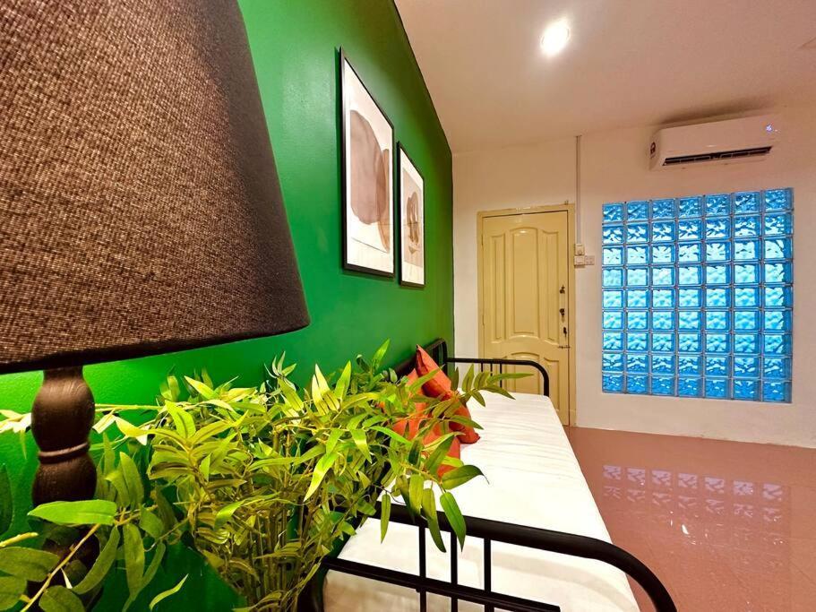Beachside Antique Villa@14 Pax Holiday home